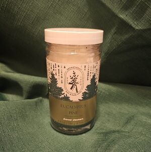 Bath & Body Works Eucalyptus Pine Shower Steamers - Green and Cream